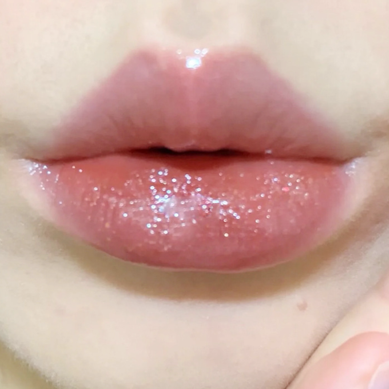 Hydrating High-Gloss Glittery Lip Gloss